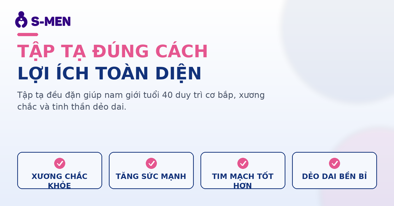Người đàn ông trung niên cầm tạ đơn, cơ bắp săn chắc, nền phòng tập sáng